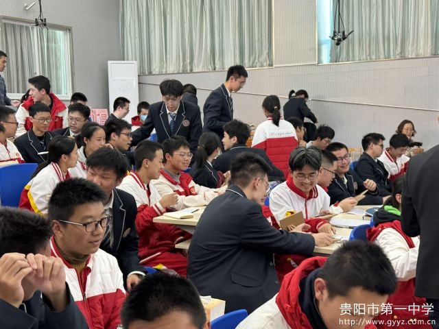 8.高二学生专题交流活动2.jpg